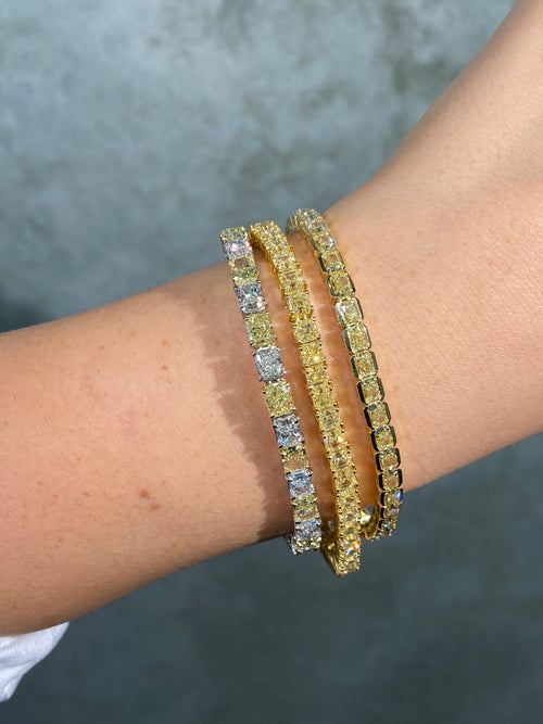 17 Carat Alternating Yellow and Colorless East West Radiant Diamond Bracelet