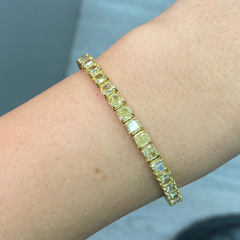 Natural yellow diamond bracelet, yellow diamond bracelet, diamond tennis bracelet, yellow diamond tennis bracelet, cushion cut diamonds, yellow cushion cut diamonds, yellow cushion tennis bracelet.