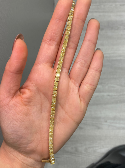 Natural yellow diamond bracelet, yellow diamond bracelet, diamond tennis bracelet, yellow diamond tennis bracelet, cushion cut diamonds, yellow cushion cut diamonds, yellow cushion tennis bracelet.