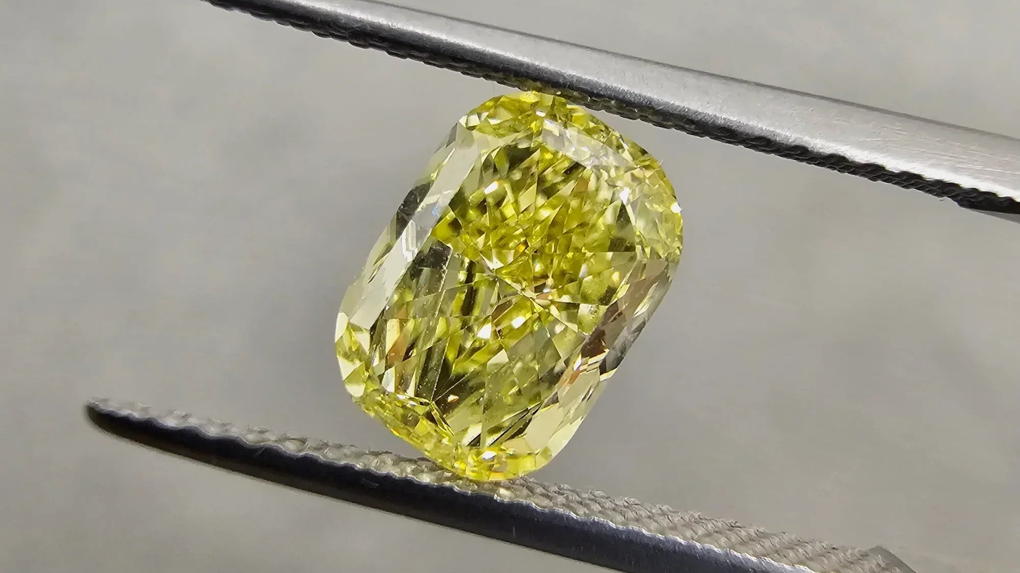 Cushion-Cut Diamonds 101: Everything You Need to Know