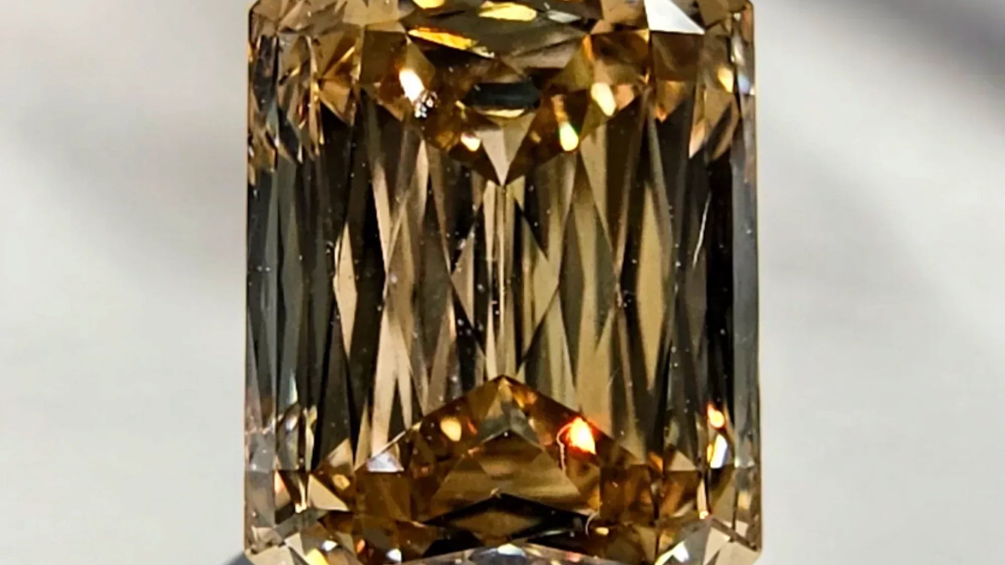 Emerald Cut Diamonds: A Fresh Take on Timeless Sophistication