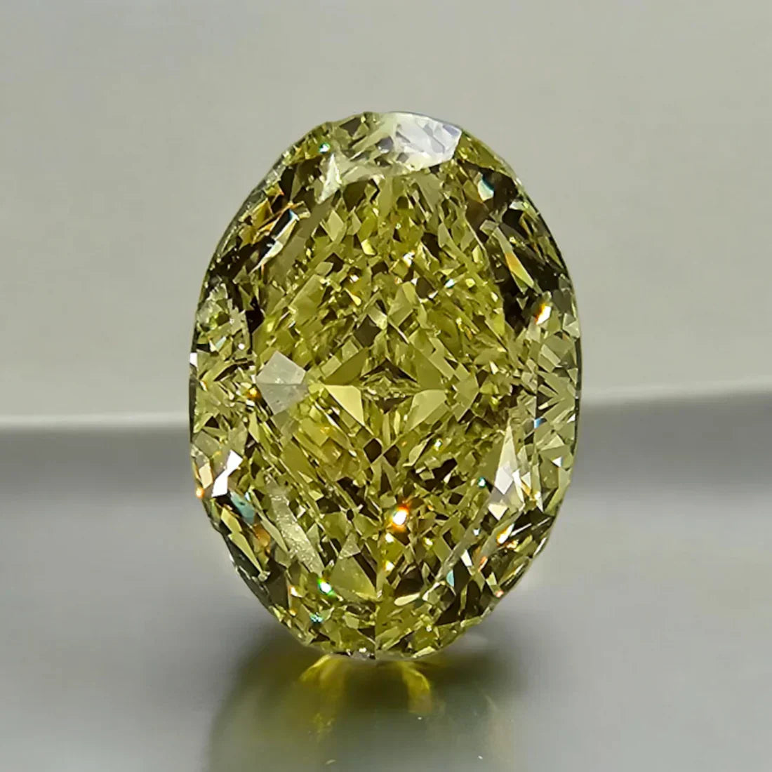 Oval Diamonds: How This Shape Enhances Every Jewelry Piece