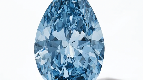 Priyanka Chopra Jonas wearing the Bulgari 'Laguna Blu' Blue Diamond