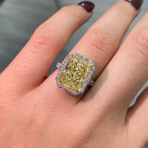 Luxurious yellow diamond ring with white halo diamonds and a SI1 clarity.