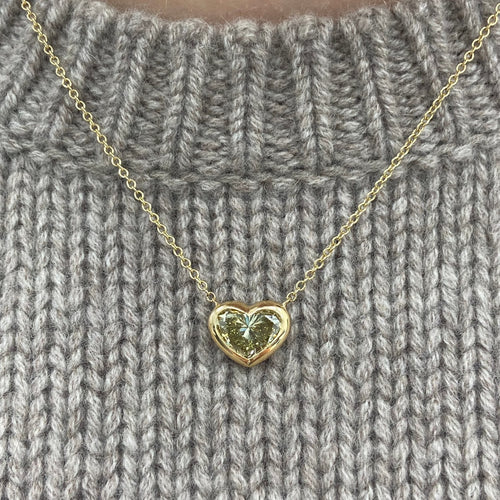 green diamond pendant. yellow gold diamond necklace. green heart shape diamond. green diamond.