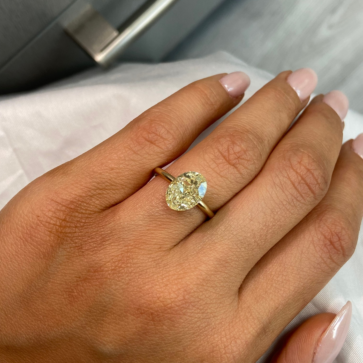 Rare Colors by Namdar 3.65ct Fancy Light Yellow Oval diamond loose stone, New York City