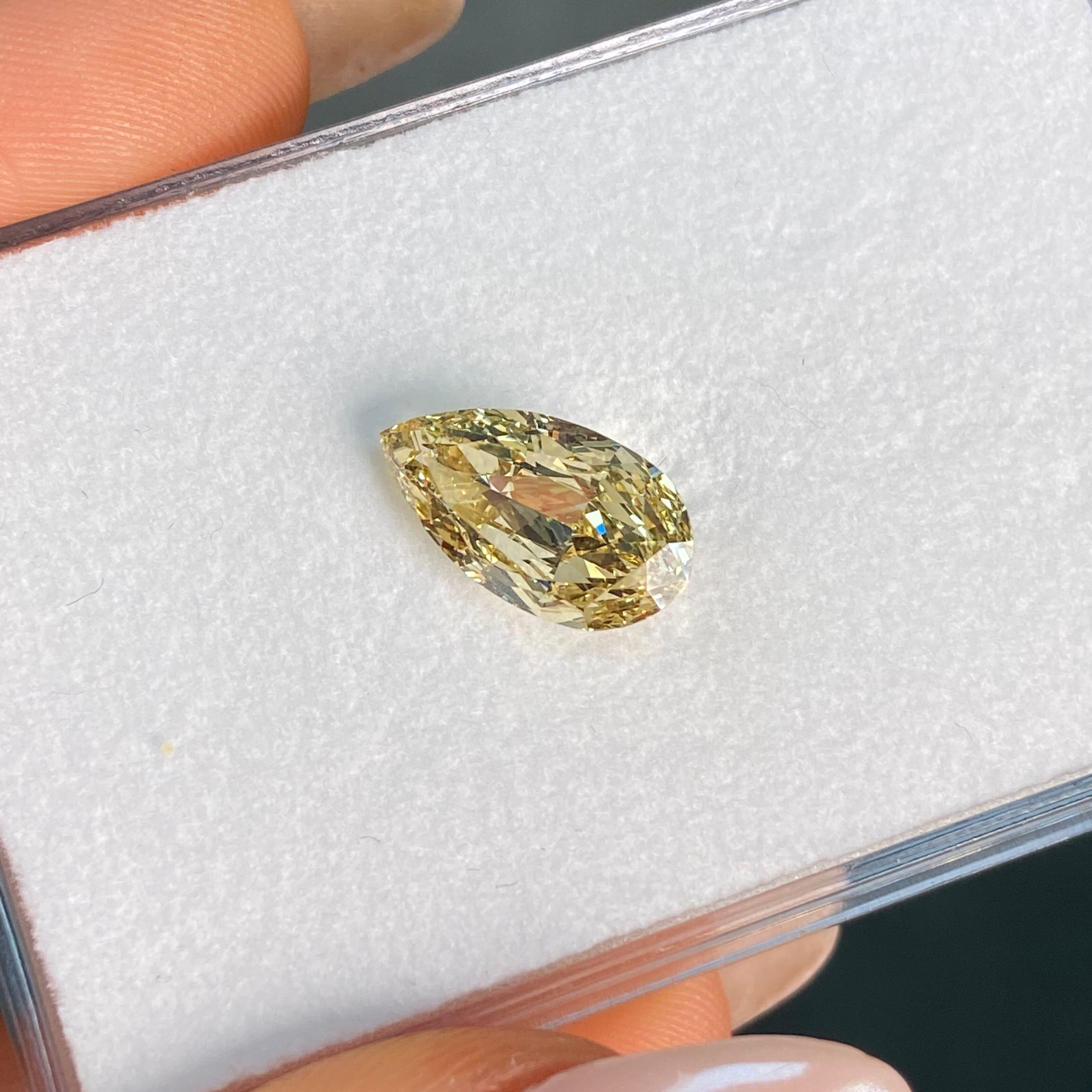 3 carat fancy brown yellow champagne pear shape diamond 
