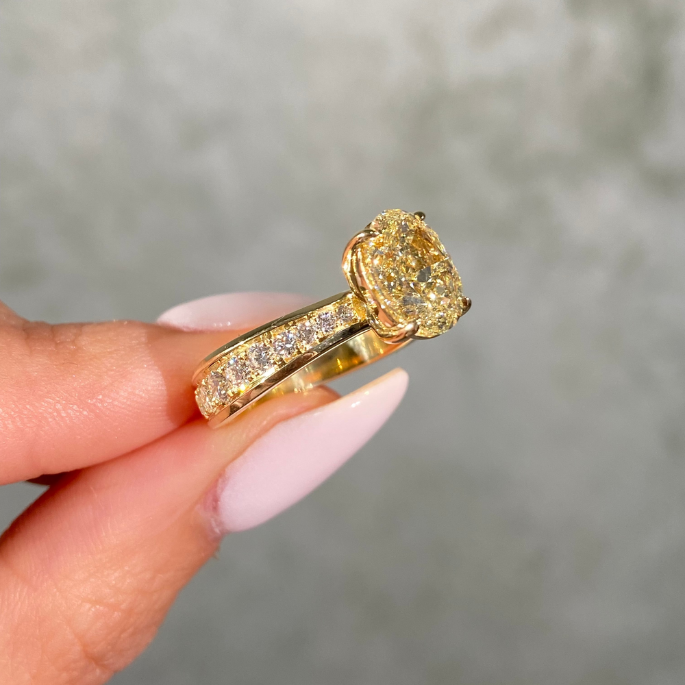 2.5ct Fancy Light Yellow Oval Diamond Solitaire Engagement Ring