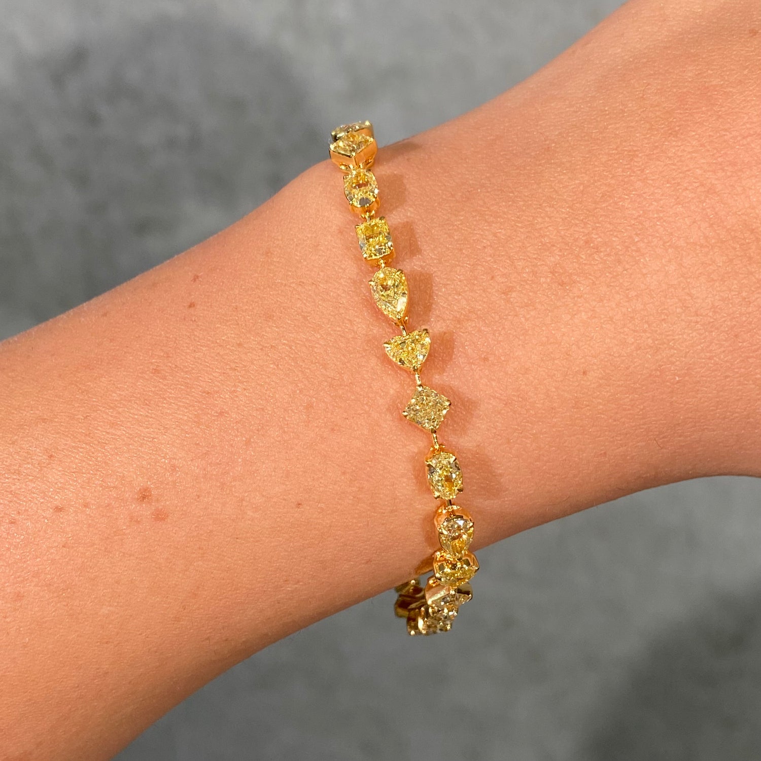 11.5ct Fancy Yellow Mixed Diamond Tennis Bracelet