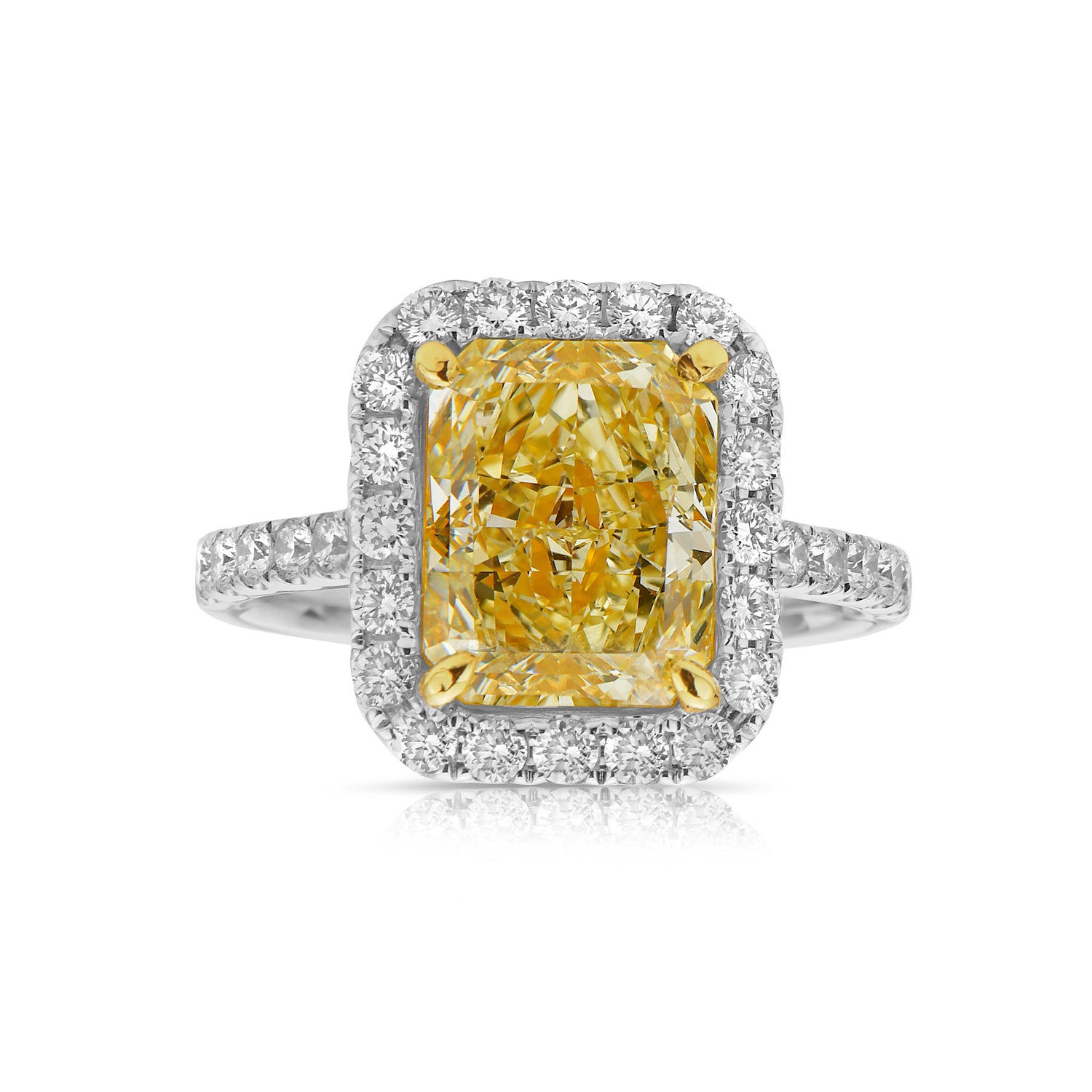 Rare Colors by Namdar 3.50ct Light Yellow Radiant diamond ring, New York City