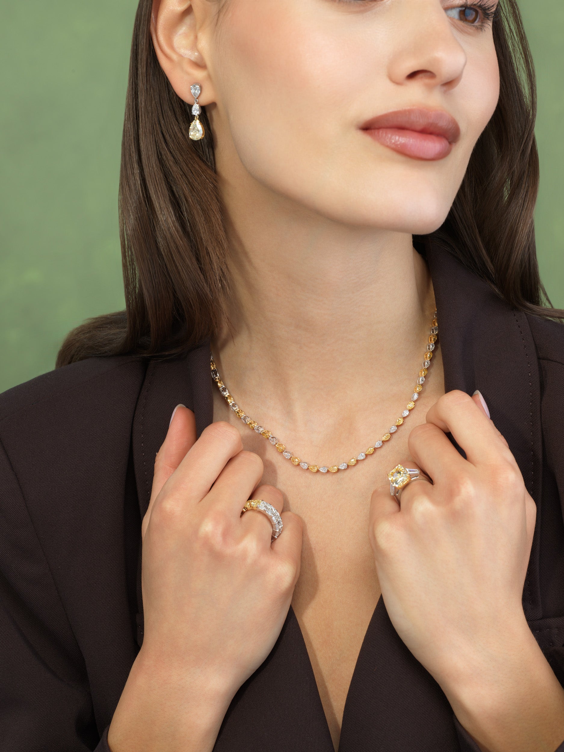 11.5ct Alternating Fancy Yellow and White Pear Diamond Necklace
