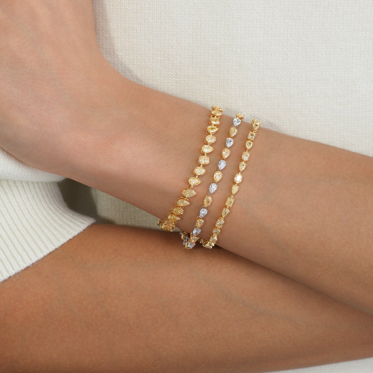 6.5ct Alternating Fancy Yellow and White Pear Diamond Bracelet