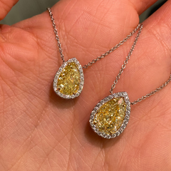 Unique GIA certified pear shaped yellow diamond necklace in yellow gold with stunning canary diamonds and a SI1 clarity.
