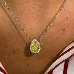 Unique GIA certified pear shaped yellow diamond necklace in yellow gold with stunning canary diamonds and a SI1 clarity.
