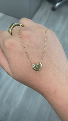 green diamond pendant. yellow gold diamond necklace. green heart shape diamond. green diamond.green diamond pendant. yellow gold diamond necklace. green heart shape diamond. green diamond.