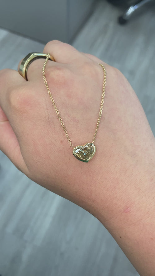 green diamond pendant. yellow gold diamond necklace. green heart shape diamond. green diamond.green diamond pendant. yellow gold diamond necklace. green heart shape diamond. green diamond.