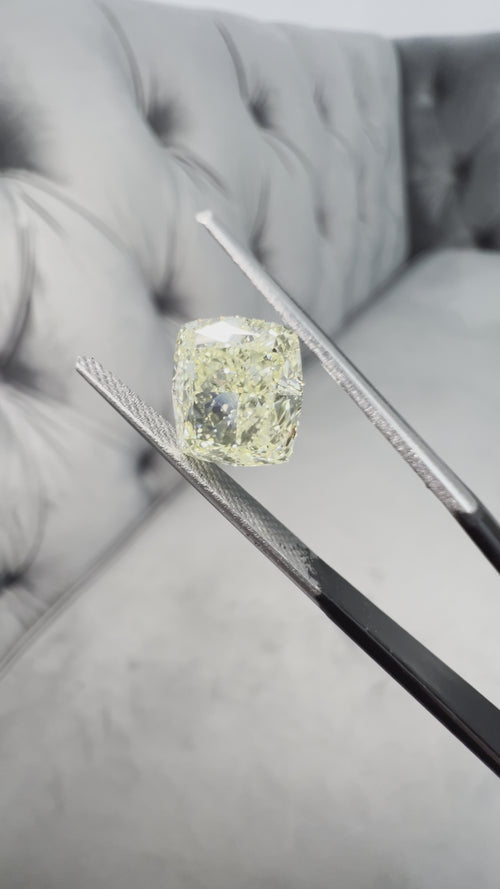 Fancy light yrllow cushion diamond. Yellow diamond cushion cut. fancy light yellow GIA