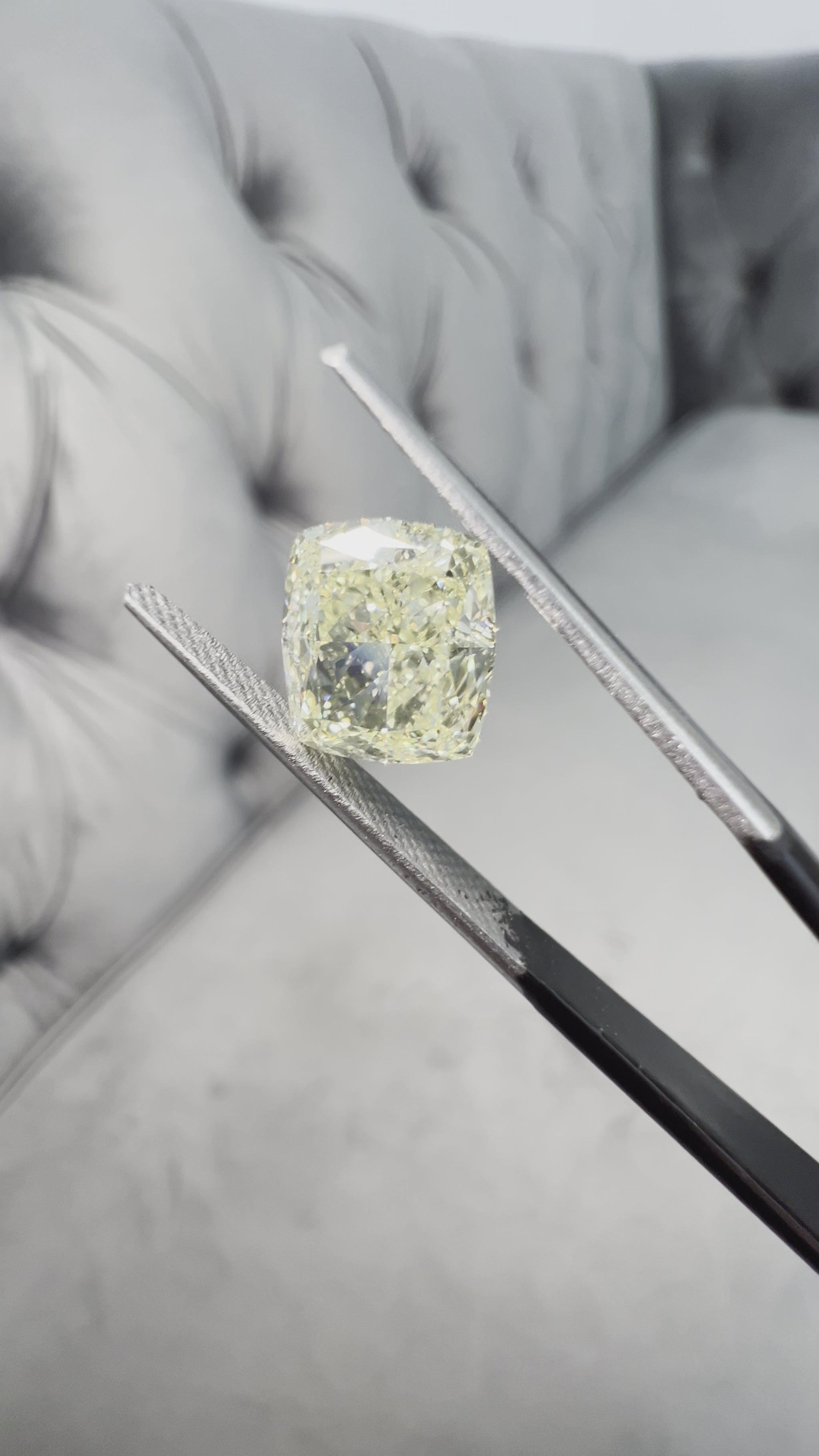 Fancy light yrllow cushion diamond. Yellow diamond cushion cut. fancy light yellow GIA