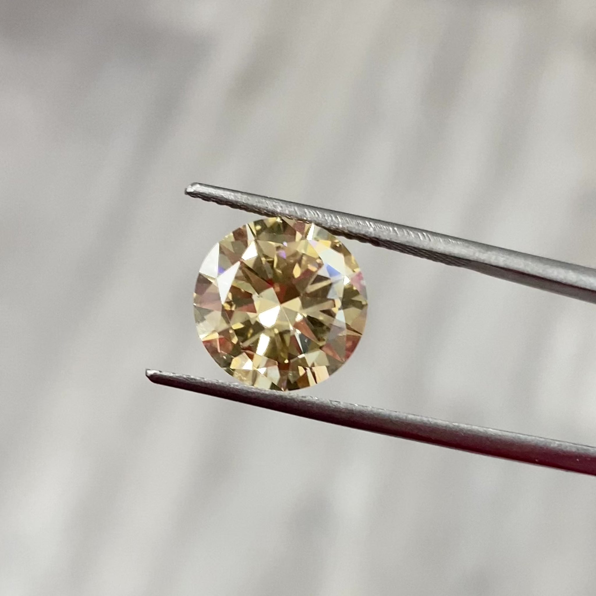 4.01 Carat Fancy Brown-Yellow Round Brilliant Diamond VS2 Clarity Very Good, Very Good Cutting Faint Fluorescence GIA Certified Diamond Set in a vintage gold setting
