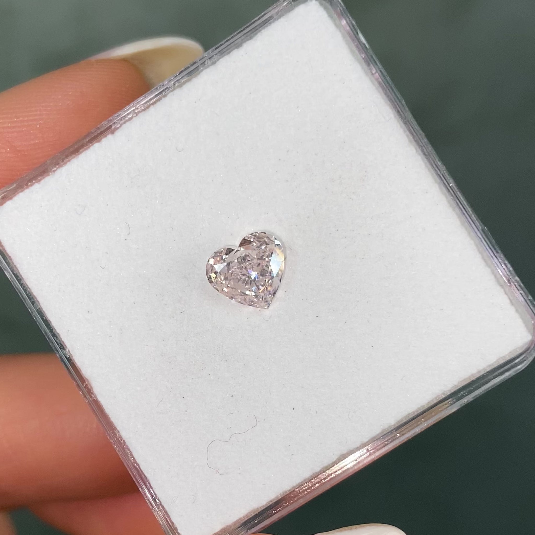 Heart-shaped light pink diamond video