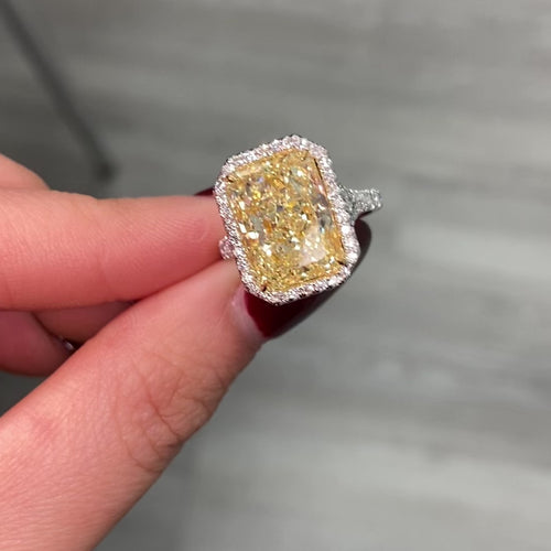 Luxurious yellow diamond ring with white halo diamonds and a SI1 clarity.