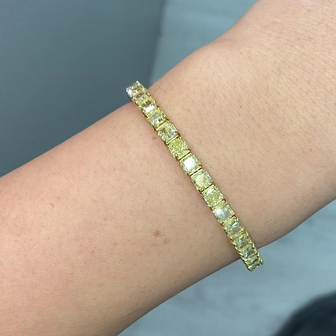 Natural yellow diamond bracelet, yellow diamond bracelet, diamond tennis bracelet, yellow diamond tennis bracelet, cushion cut diamonds, yellow cushion cut diamonds, yellow cushion tennis bracelet.