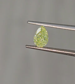 Fancy Light Green-Yellow pear-shaped diamond with VS2 clarity and a stunning hue.
