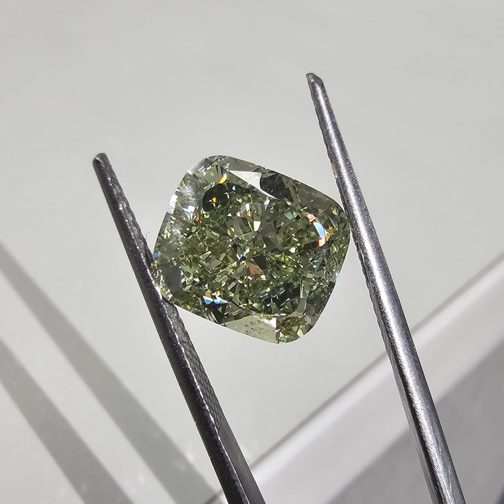 Rare Colors by Namdar 6.08ct Fancy Yellow Cushion diamond loose stone, New York City