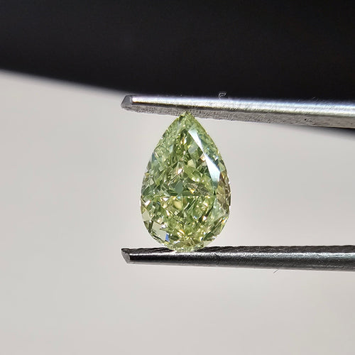 Fancy Light Green-Yellow pear-shaped diamond with VS2 clarity and a stunning hue.