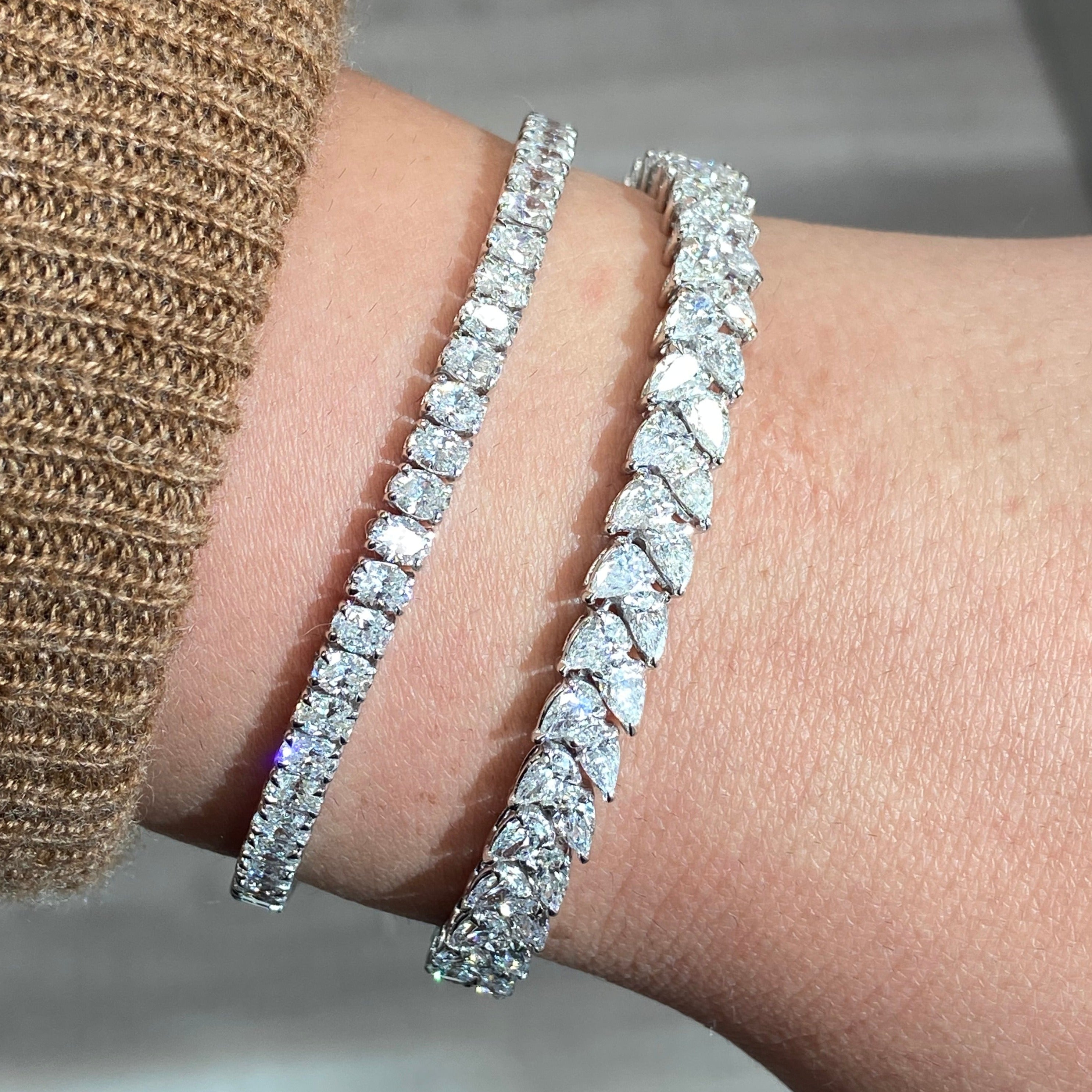 oval tennis bracelet. Oval diamond bracelet. Simple diamond bracelet. White tennis bracelet